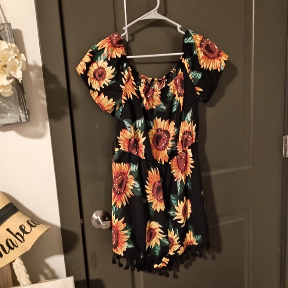 Sunflower Print Black Romper - Picture 3 of 9